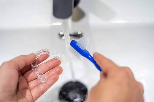 maintaining dental health with Invisalign | good oral hygiene with Invisalign